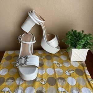 Schutz Nates Nappa leather platform heels with rhinestone buckle size 8B